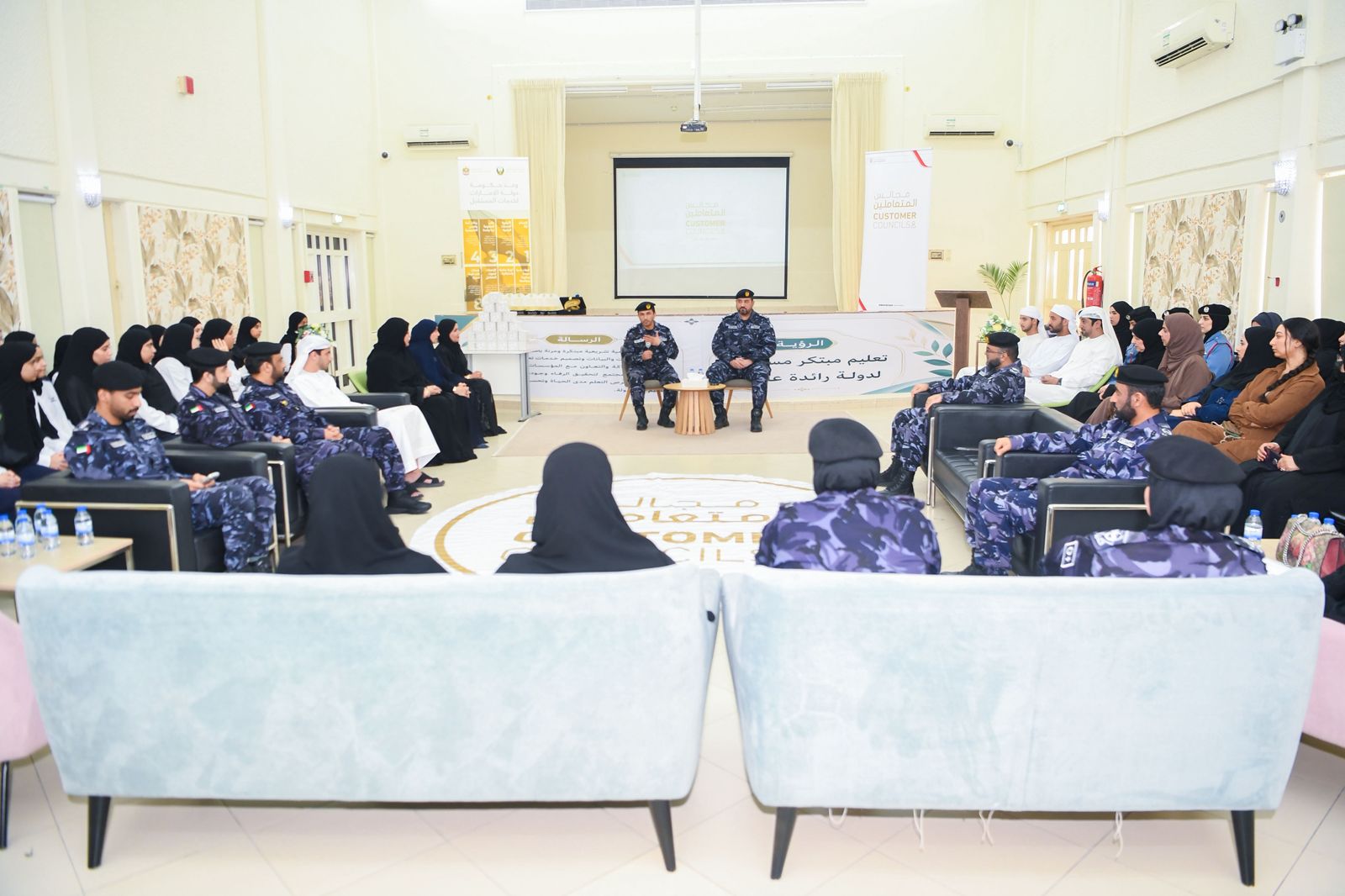 مركز الجزيرة الحمراء الشامل ينفذ مجالس المتعاملين للطلبة وأولياء الأمور والمعلمين 